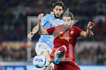 2022-03-20 - Luis Alberto of Lazio (L) fights for the ball with Sergio Oliveira of Roma (R) during the Italian championship Serie A football match between AS Roma and SS Lazio on March 20, 2022 at Stadio Olimpico in Rome, Italy - AS ROMA VS SS LAZIO - ITALIAN SERIE A - SOCCER