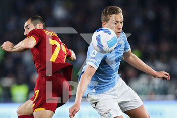 2022-03-20 - Henrikh Mkhitaryan of Roma (L) and Lucas Leiva of Lazio (R) in action during the Italian championship Serie A football match between AS Roma and SS Lazio on March 20, 2022 at Stadio Olimpico in Rome, Italy - AS ROMA VS SS LAZIO - ITALIAN SERIE A - SOCCER