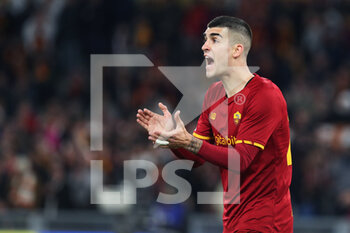 2022-03-20 - Gianluca Mancini of Roma greets during the Italian championship Serie A football match between AS Roma and SS Lazio on March 20, 2022 at Stadio Olimpico in Rome, Italy - AS ROMA VS SS LAZIO - ITALIAN SERIE A - SOCCER