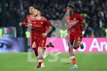 2022-03-20 - Lorenzo Pellegrini of Roma (C) celebrates with Chris Smalling (L) and Tammy Abraham (R) after scoring 3-0 goal during the Italian championship Serie A football match between AS Roma and SS Lazio on March 20, 2022 at Stadio Olimpico in Rome, Italy - AS ROMA VS SS LAZIO - ITALIAN SERIE A - SOCCER