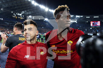 2022-03-20 - Stephan El Shaarawy (L) and Tammy Abraham (R) of Roma celebrate the victory with their supporters at the end of during the Italian championship Serie A football match between AS Roma and SS Lazio on March 20, 2022 at Stadio Olimpico in Rome, Italy - AS ROMA VS SS LAZIO - ITALIAN SERIE A - SOCCER