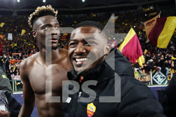 2022-03-20 - Tammy Abraham (L) and Ainsley Maitland-Niles (R) of Roma celebrate the victory with their supporters at the end of during the Italian championship Serie A football match between AS Roma and SS Lazio on March 20, 2022 at Stadio Olimpico in Rome, Italy - AS ROMA VS SS LAZIO - ITALIAN SERIE A - SOCCER