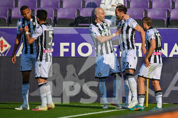 2022-04-27 - Pablo Marí (Udinese) celebrates with teammates after scoring the 1-0 goal - ACF FIORENTINA VS UDINESE CALCIO - ITALIAN SERIE A - SOCCER