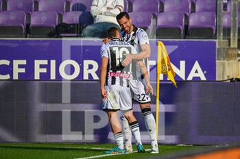 2022-04-27 - Pablo Marí (Udinese) celebrates with teammates after scoring the 1-0 goal - ACF FIORENTINA VS UDINESE CALCIO - ITALIAN SERIE A - SOCCER