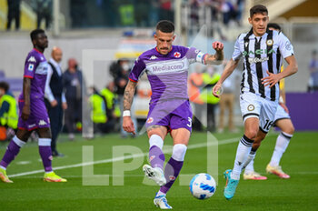 2022-04-27 - Cristiano Biraghi (Fiorentina) against Nahuel Molina (Udinese) - ACF FIORENTINA VS UDINESE CALCIO - ITALIAN SERIE A - SOCCER