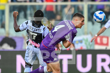 2022-04-27 - Header of Nikola Milenkovic (Fiorentina) against Isaac Success (Udinese) - ACF FIORENTINA VS UDINESE CALCIO - ITALIAN SERIE A - SOCCER