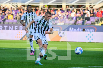 2022-04-27 - Gerard Deulofeu (Udinese) scores the 2-0 goal - ACF FIORENTINA VS UDINESE CALCIO - ITALIAN SERIE A - SOCCER