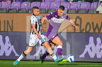 2022-04-27 - Nikola Milenkovic (Fiorentina) fights for the ball against Gerard Deulofeu (Udinese) - ACF FIORENTINA VS UDINESE CALCIO - ITALIAN SERIE A - SOCCER