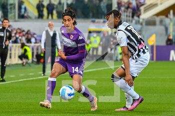 2022-04-27 - Youssef Maleh (Fiorentina) fights for the ball against Destiny Udogie (Udinese) - ACF FIORENTINA VS UDINESE CALCIO - ITALIAN SERIE A - SOCCER