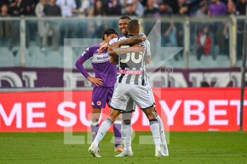 2022-04-27 - Walace (Udinese) celebrates with teammates after scoring the 3-0 goal - ACF FIORENTINA VS UDINESE CALCIO - ITALIAN SERIE A - SOCCER