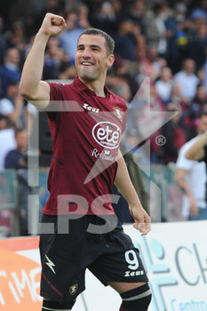 2022-05-05 - Federico Bonazzoli (US Salernitana 1919) cheers after scoring the goal  during the Serie A 2021/22 match between US . Salernitana 1919 and Venezia FC. at Arechi  Stadium - US SALERNITANA VS VENEZIA FC - ITALIAN SERIE A - SOCCER
