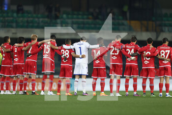 2022-04-23 - UC Sampdoria players line up during a minute of silence - HELLAS VERONA VS UC SAMPDORIA - ITALIAN SERIE A - SOCCER