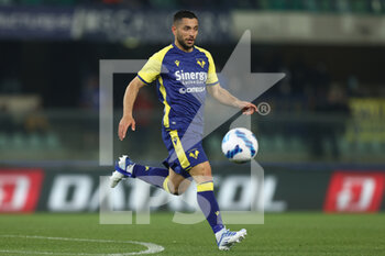 2022-04-23 - Gianluca Caprari (Hellas Verona FC) in action - HELLAS VERONA VS UC SAMPDORIA - ITALIAN SERIE A - SOCCER