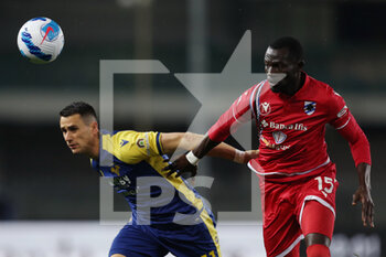 2022-04-23 - Kevin Lasagna (Hellas Verona FC) and Omar Colley (UC Sampdoria) battle for the ball  - HELLAS VERONA VS UC SAMPDORIA - ITALIAN SERIE A - SOCCER
