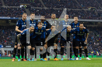 2022-04-23 - FC Internazionale players pose for a group photo before the Serie A match between Milan and Roma at Meazza Stadium on April 23, 2022 in Milan, Italy. - INTER - FC INTERNAZIONALE VS AS ROMA - ITALIAN SERIE A - SOCCER