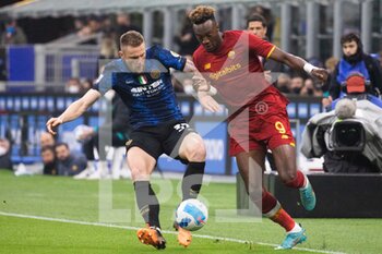 2022-04-23 - Milan Skriniar of FC Internazionale fights for the ball with Tammy Abraham of AS Roma during the Serie A match between Milan and Roma at Meazza Stadium on April 23, 2022 in Milan, Italy. - INTER - FC INTERNAZIONALE VS AS ROMA - ITALIAN SERIE A - SOCCER