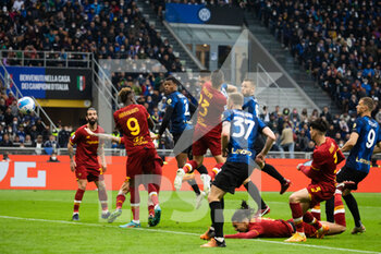 2022-04-23 - Lautaro Martinez of FC Internazionale scores during the Serie A match between Milan and Roma at Meazza Stadium on April 23, 2022 in Milan, Italy. - INTER - FC INTERNAZIONALE VS AS ROMA - ITALIAN SERIE A - SOCCER