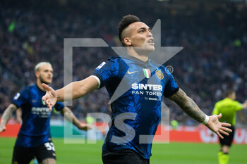 2022-04-23 - Lautaro Martinez of FC Internazionale celebrates after scoring during the Serie A match between Milan and Roma at Meazza Stadium on April 23, 2022 in Milan, Italy. - INTER - FC INTERNAZIONALE VS AS ROMA - ITALIAN SERIE A - SOCCER
