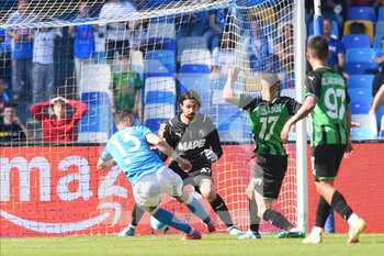2022-04-30 - Amir Rrahmani ( SSC Napoli ) scores the goal of 6-0 during the Serie A 2021/22 match between SSC. Napoli and US Sassuolo Calcio at Diego Armando Maradona Stadium - SSC NAPOLI VS US SASSUOLO - ITALIAN SERIE A - SOCCER