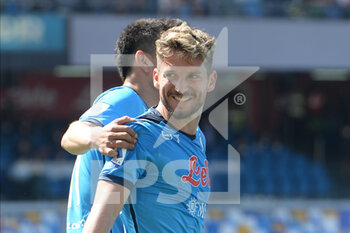 2022-04-30 - Dries Mertens (SSC Napoli) rejoices after the goal during the Serie A 2021/22 match between SSC. Napoli and US Sassuolo Calcio at Diego Armando Maradona Stadium - SSC NAPOLI VS US SASSUOLO - ITALIAN SERIE A - SOCCER