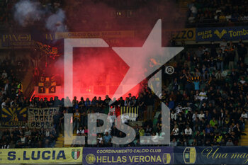 2022-05-08 - Hellas Verona FC fans light a torch - HELLAS VERONA FC VS AC MILAN - ITALIAN SERIE A - SOCCER