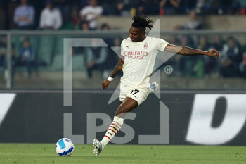 2022-05-08 - Rafael Leao (AC Milan) shoots the ball - HELLAS VERONA FC VS AC MILAN - ITALIAN SERIE A - SOCCER