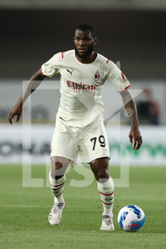 2022-05-08 - Franck Kessie (AC Milan) in action - HELLAS VERONA FC VS AC MILAN - ITALIAN SERIE A - SOCCER