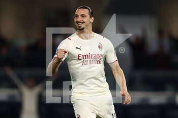 2022-05-08 - Zlatan Ibrahimovic (AC Milan) celebrates - HELLAS VERONA FC VS AC MILAN - ITALIAN SERIE A - SOCCER