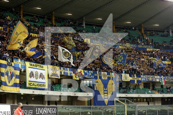 2022-05-08 - Hellas Verona FC fans hold up their scarves - HELLAS VERONA FC VS AC MILAN - ITALIAN SERIE A - SOCCER