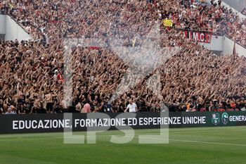 2022-05-22 - AC Milan fans clap their hands - US SASSUOLO VS AC MILAN - ITALIAN SERIE A - SOCCER
