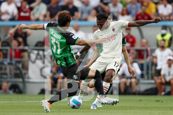 2022-05-22 - Rafael Leao (AC Milan) shoots the ball while challenged by Gian Marco Ferrari (U.S. Sassuolo) - US SASSUOLO VS AC MILAN - ITALIAN SERIE A - SOCCER