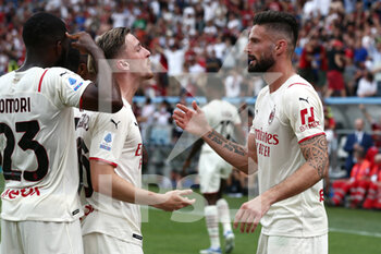 2022-05-22 - Olivier Giroud (AC Milan) celebrates after scoring his side's second goal of the match with Alexis Saelemaekers (AC Milan) and Fikayo Tomori (AC Milan) - US SASSUOLO VS AC MILAN - ITALIAN SERIE A - SOCCER