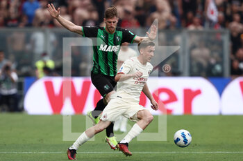 2022-05-22 - Alexis Saelemaekers (AC Milan) is challenged by Giorgos Kyriakopoulos (U.S. Sassuolo) - US SASSUOLO VS AC MILAN - ITALIAN SERIE A - SOCCER
