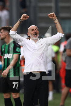 2022-05-22 - Stefano Pioli (AC Milan) celebrates - US SASSUOLO VS AC MILAN - ITALIAN SERIE A - SOCCER