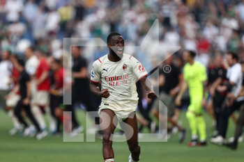 2022-05-22 - Fikayo Tomori (AC Milan) celebrates after winning the Serie A championship - US SASSUOLO VS AC MILAN - ITALIAN SERIE A - SOCCER