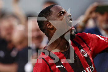 2022-05-22 - Mike Maignan (AC Milan) celebrates after winning the Serie A championship title - US SASSUOLO VS AC MILAN - ITALIAN SERIE A - SOCCER