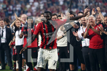 2022-05-22 - Franck Kessie (AC Milan) celebrates after winning the SERIE A championship - US SASSUOLO VS AC MILAN - ITALIAN SERIE A - SOCCER