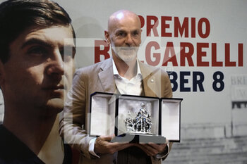 2022-05-24 - Handover ceremony of the Bulgarelli Award for best Serie A coach (Stefano Pioli), best young Serie A footballer (Giacomo Raspadori) and best Serie A female coach (Gianpiero Piovani) - Bologna May 24, 2022 - Photo: corrispondente Bologna - CEREMONY FOR THE AWARDING OF THE BULGARELLI 2022 PRIZE (PREMIO BULGARELLI) - ITALIAN SERIE A - SOCCER