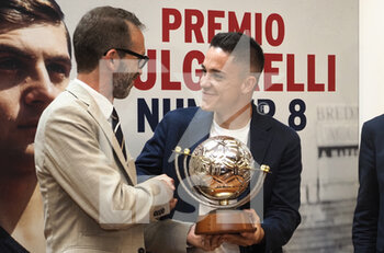 2022-05-24 - Handover ceremony of the Bulgarelli Award for best Serie A coach (Stefano Pioli), best young Serie A footballer (Giacomo Raspadori) and best Serie A female coach (Gianpiero Piovani) - Bologna May 24, 2022 - Photo: corrispondente Bologna - CEREMONY FOR THE AWARDING OF THE BULGARELLI 2022 PRIZE (PREMIO BULGARELLI) - ITALIAN SERIE A - SOCCER