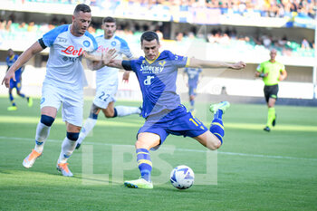 15/08/2022 - Verona's Kevin Lasagna tries to score a goal - HELLAS VERONA FC VS SSC NAPOLI - SERIE A - CALCIO