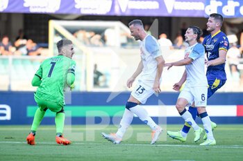 15/08/2022 - Napoli's Alex Meret saves a goal from Verona's Thomas Henry hindered by Napoli's Amir Rrahmani and Napoli's Mario Rui - HELLAS VERONA FC VS SSC NAPOLI - SERIE A - CALCIO
