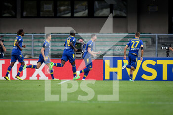 15/08/2022 - Verona's Thomas Henry celebrates after scoring a goal - HELLAS VERONA FC VS SSC NAPOLI - SERIE A - CALCIO