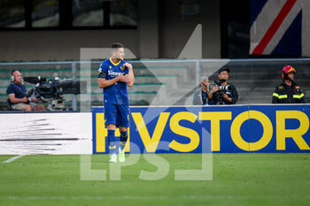 2022-08-15 - Verona's Thomas Henry injury - HELLAS VERONA FC VS SSC NAPOLI - ITALIAN SERIE A - SOCCER
