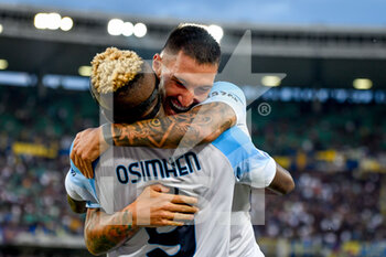 15/08/2022 - Napoli's Matteo Politano celebrates after scoring a goal with Napoli's Victor Osimhen - HELLAS VERONA FC VS SSC NAPOLI - SERIE A - CALCIO