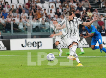 15/08/2022 - Dusan Vlahovic of Juventus Fc scoring a goal on penalty kickduring the Italian Serie A match between Juventus Fc and Us Sassuolo, on August 15, 2022, at Allianz Stadium in Turin, Italy. Photo Nderim Kaceli - JUVENTUS FC VS US SASSUOLO - SERIE A - CALCIO