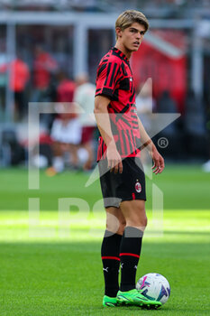 2022-08-13 - Charles De Ketelaere of AC Milan warms up during the Serie A 2022/23 football match between AC Milan and Udinese Calcio at Giuseppe Meazza Stadium, Milan, Italy on August 13, 2022 - AC MILAN VS UDINESE CALCIO - ITALIAN SERIE A - SOCCER