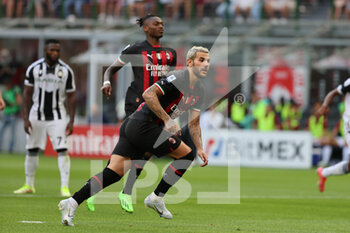 2022-08-13 - Theo Hernandez of AC Milan scores a penalty during the Serie A 2022/23 football match between AC Milan and Udinese Calcio at Giuseppe Meazza Stadium, Milan, Italy on August 13, 2022 - AC MILAN VS UDINESE CALCIO - ITALIAN SERIE A - SOCCER