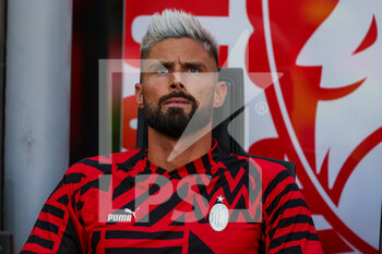 2022-08-13 - Olivier Giroud of AC Milan looks on during the Serie A 2022/23 football match between AC Milan and Udinese Calcio at Giuseppe Meazza Stadium, Milan, Italy on August 13, 2022 - AC MILAN VS UDINESE CALCIO - ITALIAN SERIE A - SOCCER