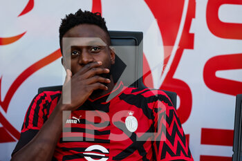 2022-08-13 - Divock Origi of AC Milan looks on during the Serie A 2022/23 football match between AC Milan and Udinese Calcio at Giuseppe Meazza Stadium, Milan, Italy on August 13, 2022 - AC MILAN VS UDINESE CALCIO - ITALIAN SERIE A - SOCCER