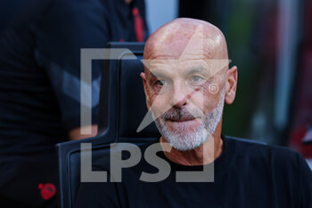 2022-08-13 - Stefano Pioli Head Coach of AC Milan looks on during the Serie A 2022/23 football match between AC Milan and Udinese Calcio at Giuseppe Meazza Stadium, Milan, Italy on August 13, 2022 - AC MILAN VS UDINESE CALCIO - ITALIAN SERIE A - SOCCER